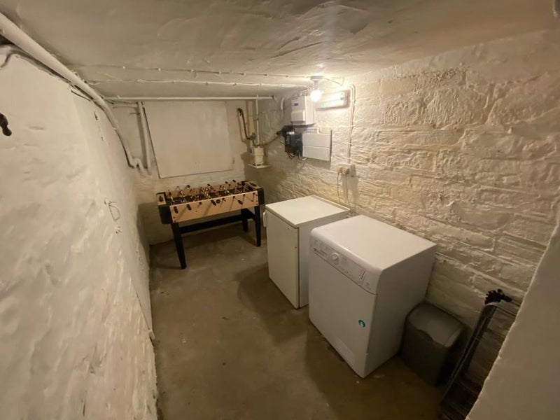 Looking for someone to take over a room in a 3 bed student accommodation in Burley - img_6