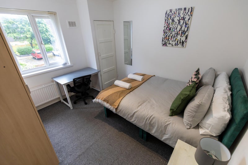 4  bedrppms 2 Bathrooms  City Centre Free parking - student accommodation in Newcastle Upon Tyne - img_3