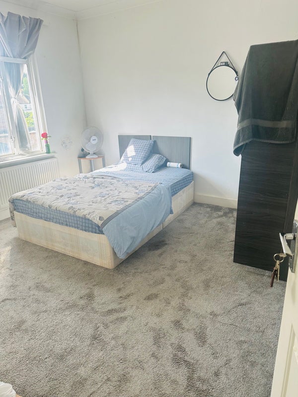 4 minutes walk to ilford station - student accommodation in Ilford