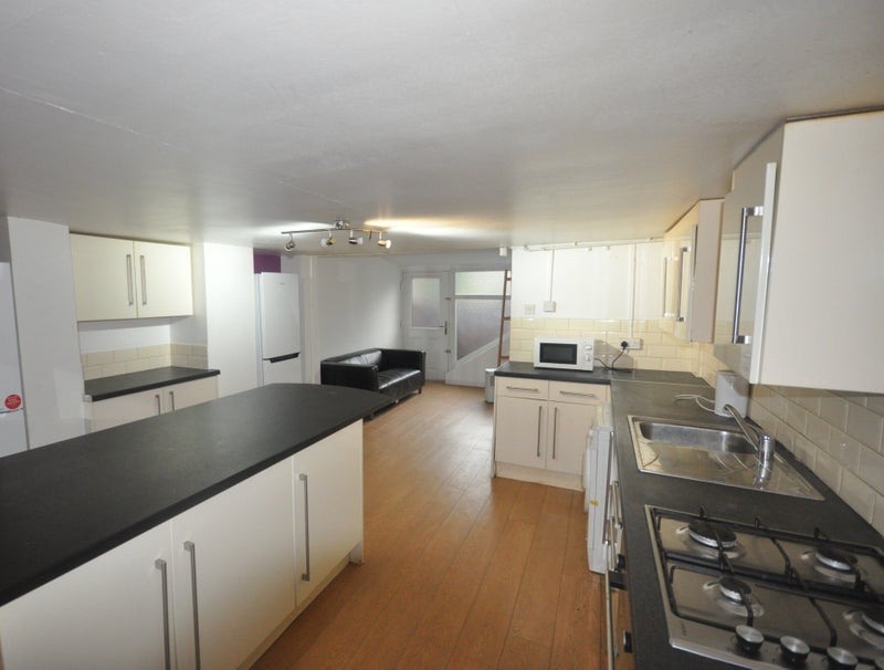 5  Bed  Houseshare  -Professionals Preferred !!    LS3 - student accommodation in Leeds City Centre - img_5