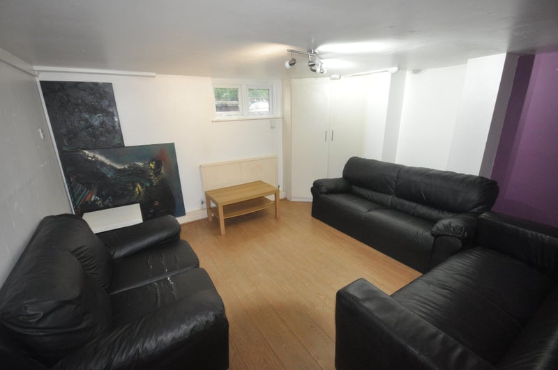 5  Bed  Houseshare  -Professionals Preferred !!    LS3 - student accommodation in Leeds City Centre - img_4