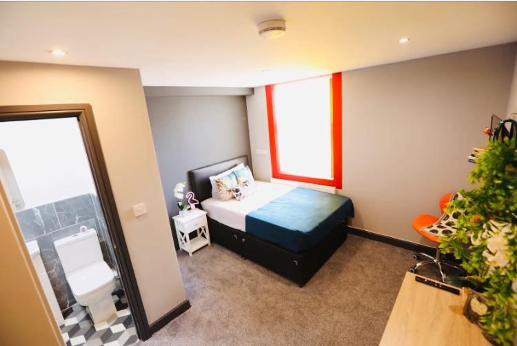 5 Modern en-suite rooms available in CV1 - student accommodation in Coventry - img_2