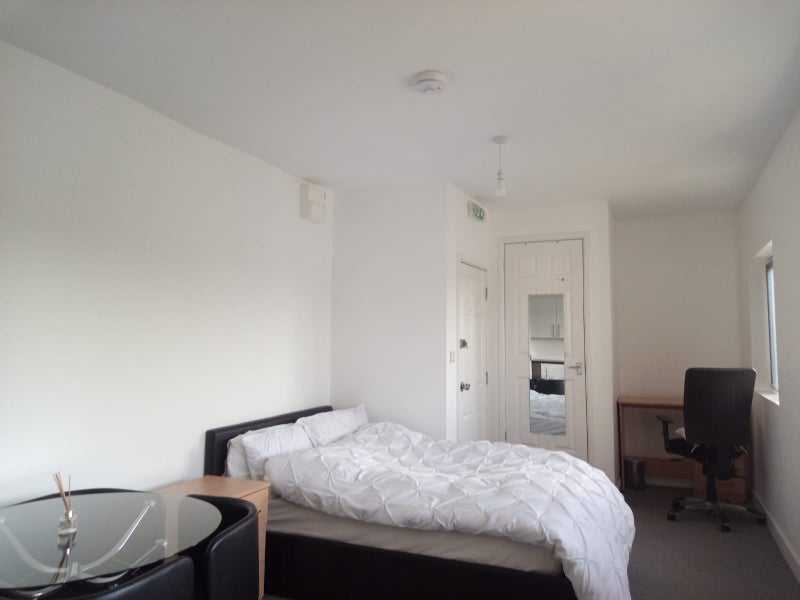 5 studio rooms - student accommodation in Canley - img_5
