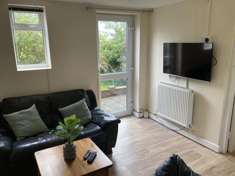 accommodation/5mwcosy-double-rooms-available-now-bills-incl/13082024_88765929.jpg