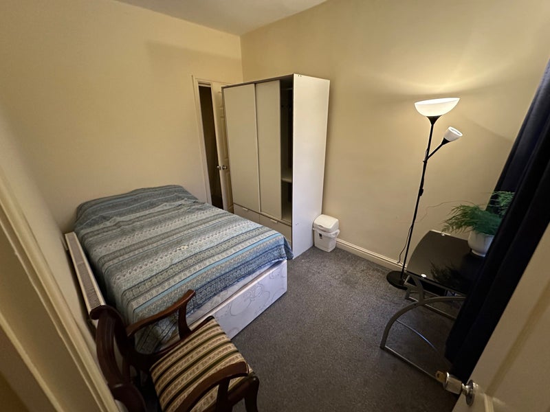 A double bedroom in a 3-double-bedroom house - student accommodation in Selly Oak - img_3