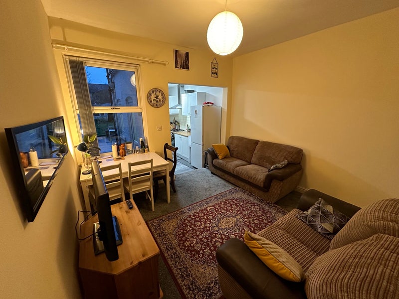 A double bedroom in a 3-double-bedroom house - student accommodation in Selly Oak - img_4