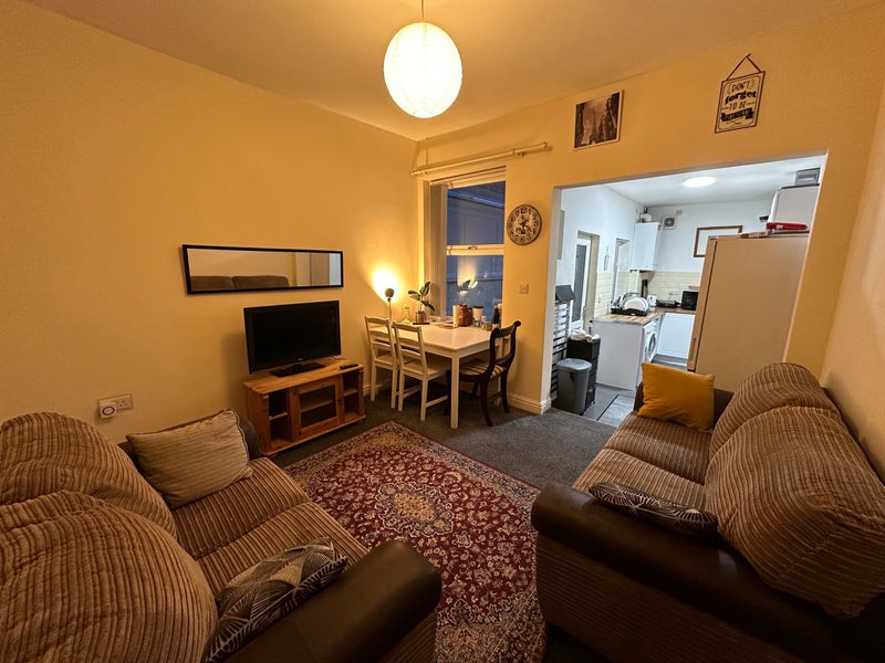 A double bedroom in a 3-double-bedroom house - student accommodation in Selly Oak - img_5