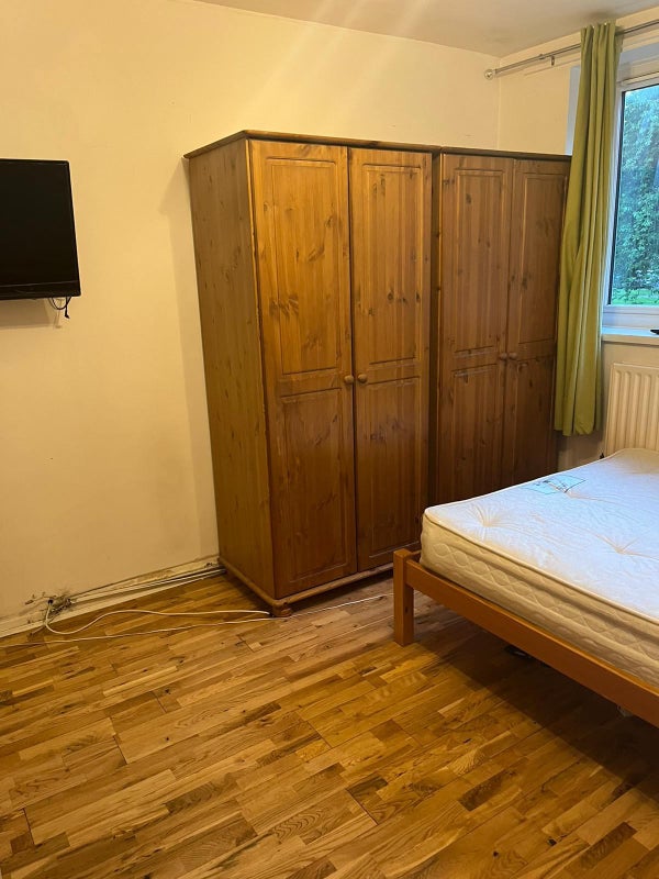 accommodation/a-double-room-for-single-occupant-near-putney-trai/13082024_93200654.jpg