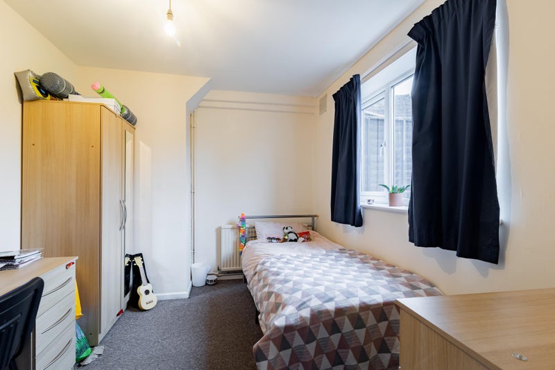 A double room to rent in stanmore - student accommodation in Winchester - img_4