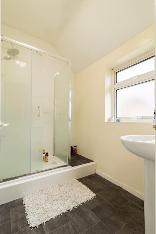 A double room to rent in stanmore - student accommodation in Winchester - img_5