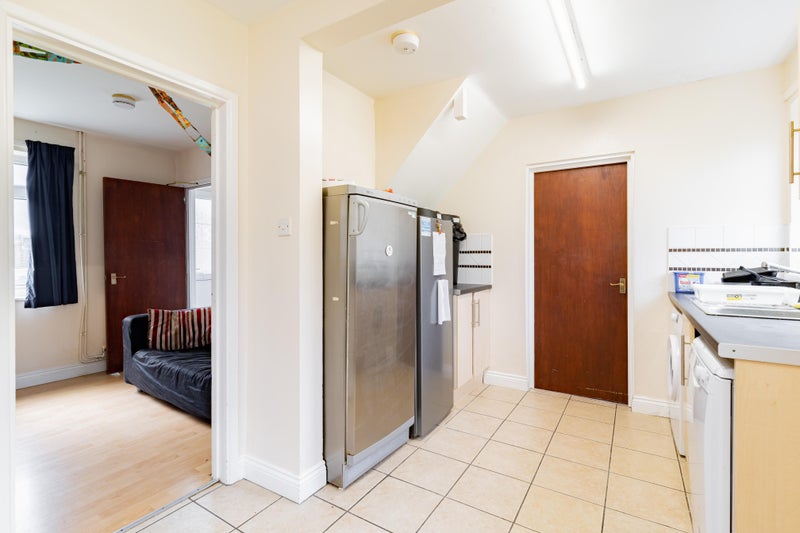 A double room to rent in stanmore - student accommodation in Winchester - img_8
