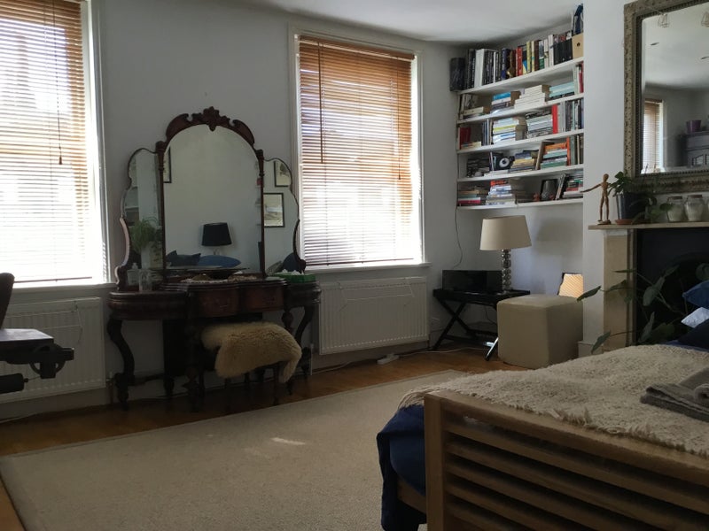 A huge double sunny room. Bills incl. SHORT LET - student accommodation in West Hampstead - img_3