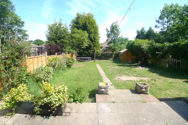 A large single bedrooms recently furnished - student accommodation in Sidcup - img_4