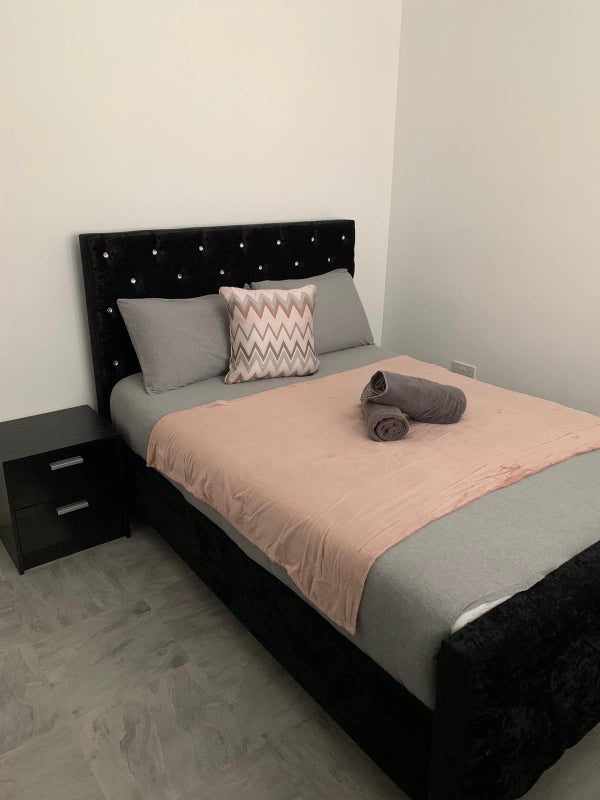 A luxurious 6 double beds with lounge to let! - student accommodation in London E14 - img_1