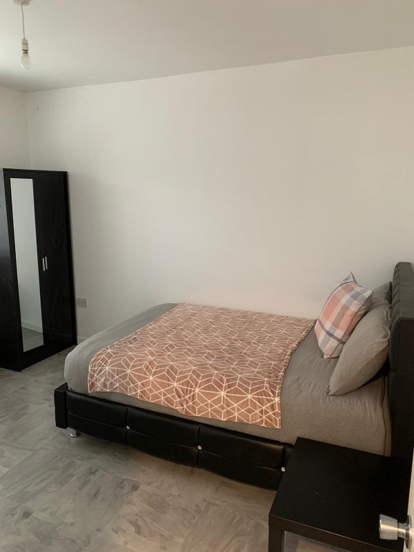 A luxurious 6 double beds with lounge to let! - student accommodation in London E14 - img_3