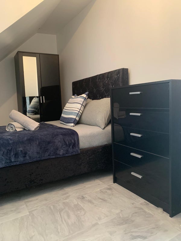 A luxurious 6 double beds with lounge to let! - student accommodation in London E14 - img_5