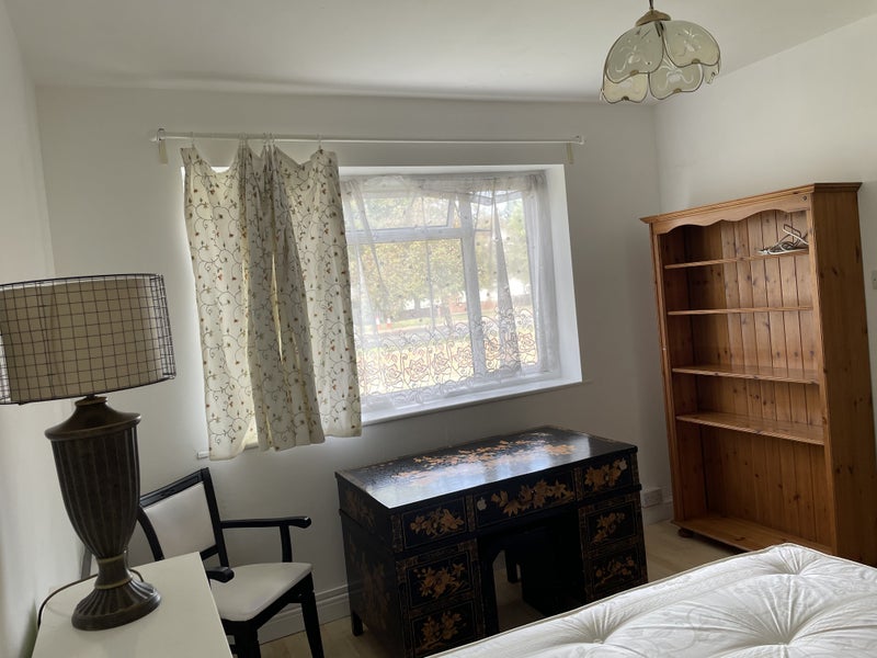 A nice double room to let in peaceful house - student accommodation in Twickenham - img_1