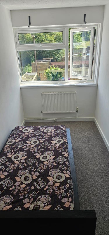 A Single room available for students or worker - student accommodation in Milton Keynes - img_4