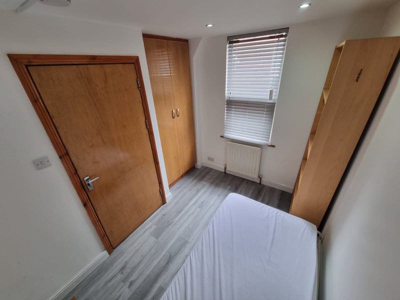 accommodation/a-single-room-available-in-cricklewood-nw2-6pn/13082024_93207093.jpg