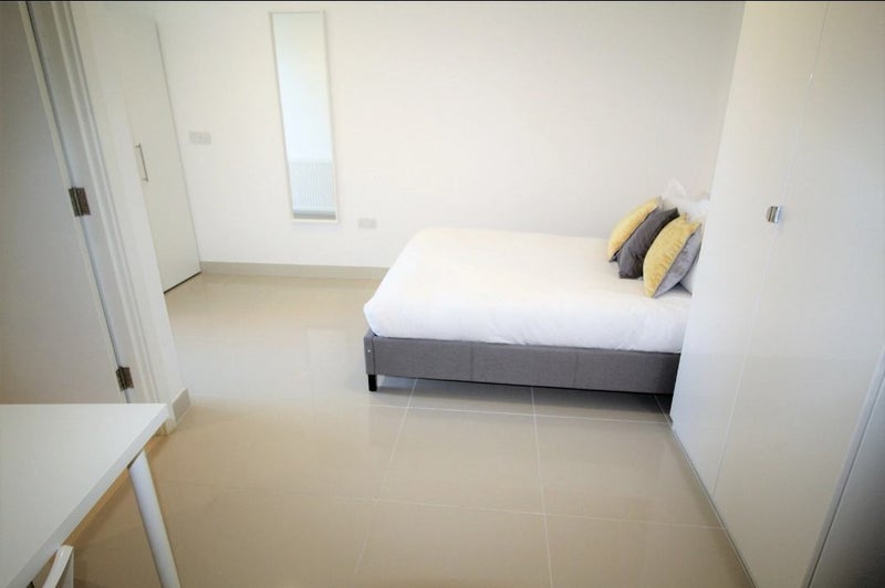 A Spacious Double Ensuite room with kitchenette. - student accommodation in Leeds City Centre - img_1
