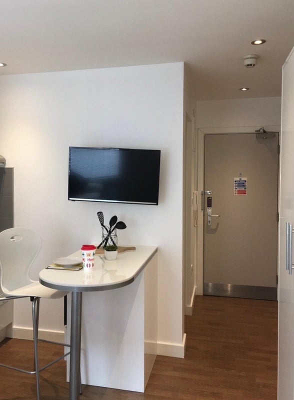 A studio apartment at Host Hope Street Apartments - student accommodation in Liverpool - img_3