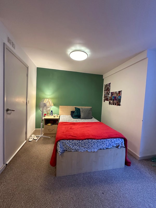 A studio room - student accommodation in Birmingham - img_3