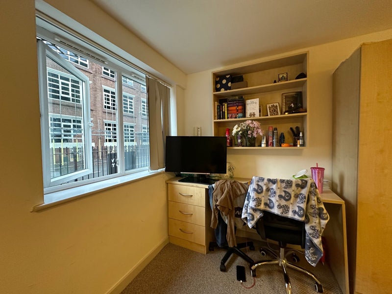 A studio room - student accommodation in Birmingham - img_4