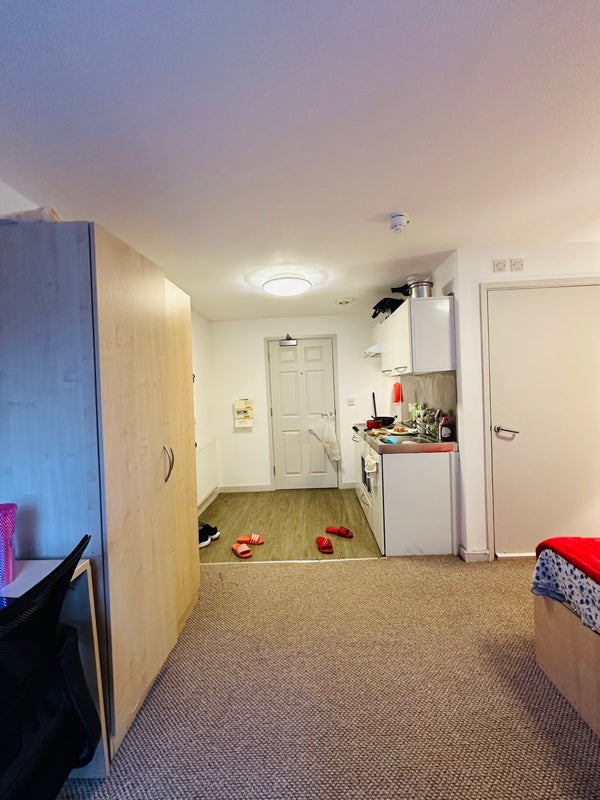 A studio room - student accommodation in Birmingham - img_2