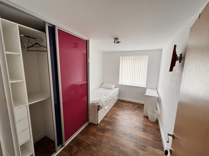 All bills! Bedroom in flat + Gym, garden, parking - student accommodation in West Drayton - img_1
