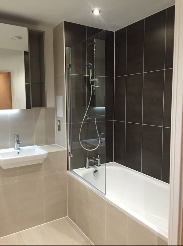 Amazing Large One bedroom Flat To Let - student accommodation in Wandsworth Town - img_4