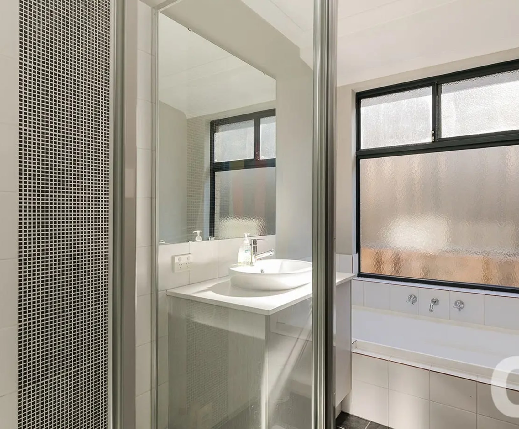 Room for Rent in Wellard, Perth | $250, Flexible with furnishings, Shared bathroom - student accommodation in Perth - img_1