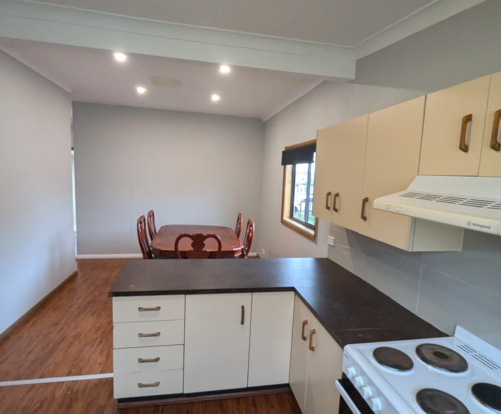 Room for Rent in Bardia, Sydney | $300, Furnished, Shared bathroom student accommodation in Sydney - img_2