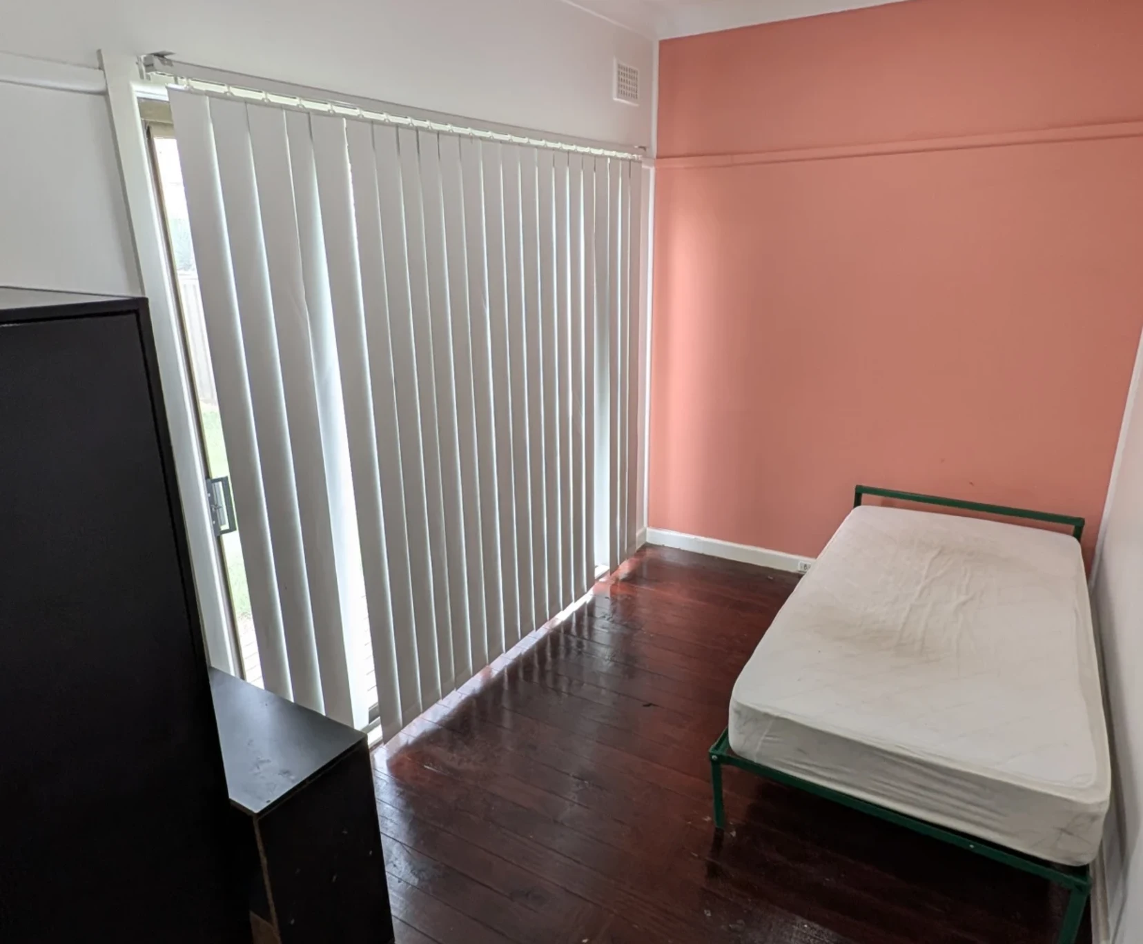 Room for Rent in Bardia, Sydney | $300, Furnished, Shared bathroom student accommodation in Sydney - img_4