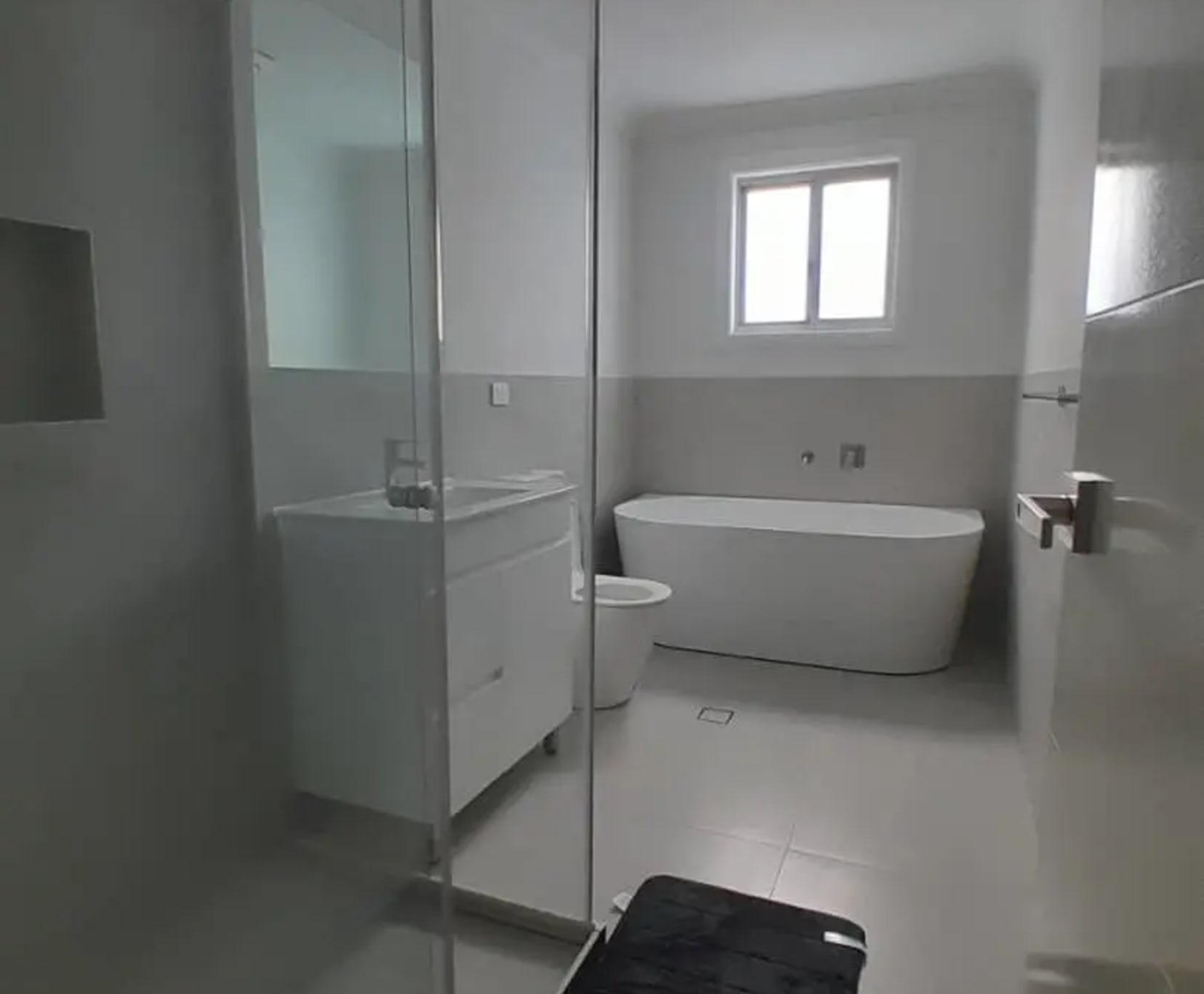 Room for Rent in Bardia, Sydney | $300, Furnished, Shared bathroom - student accommodation in Sydney - img_1