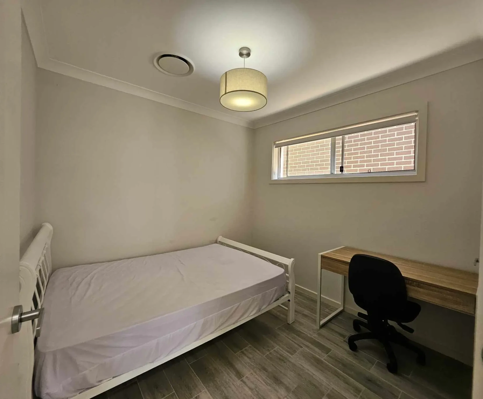 Room for Rent in Bardia, Sydney | $300, Furnished, Shared bathroom student accommodation in Sydney - img_3