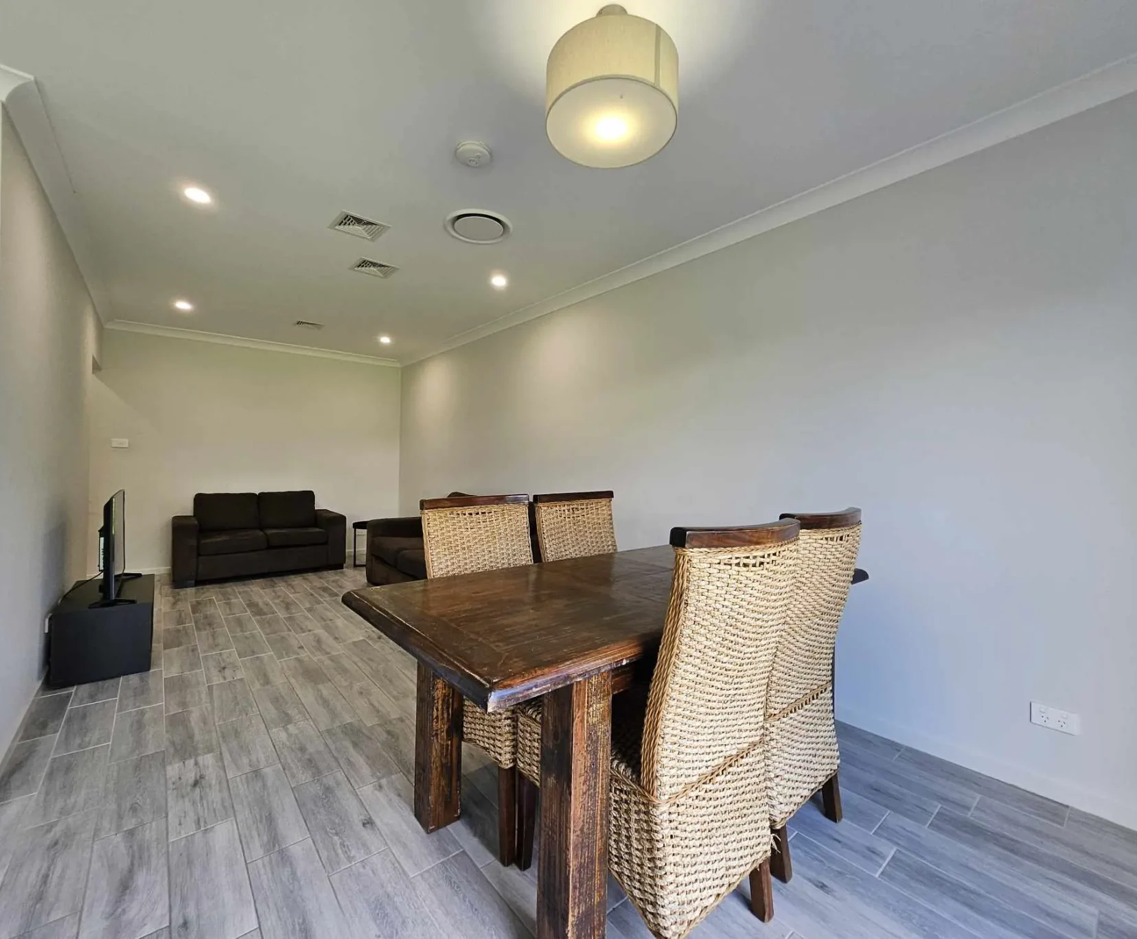 Room for Rent in Bardia, Sydney | $300, Furnished, Shared bathroom student accommodation in Sydney - img_10