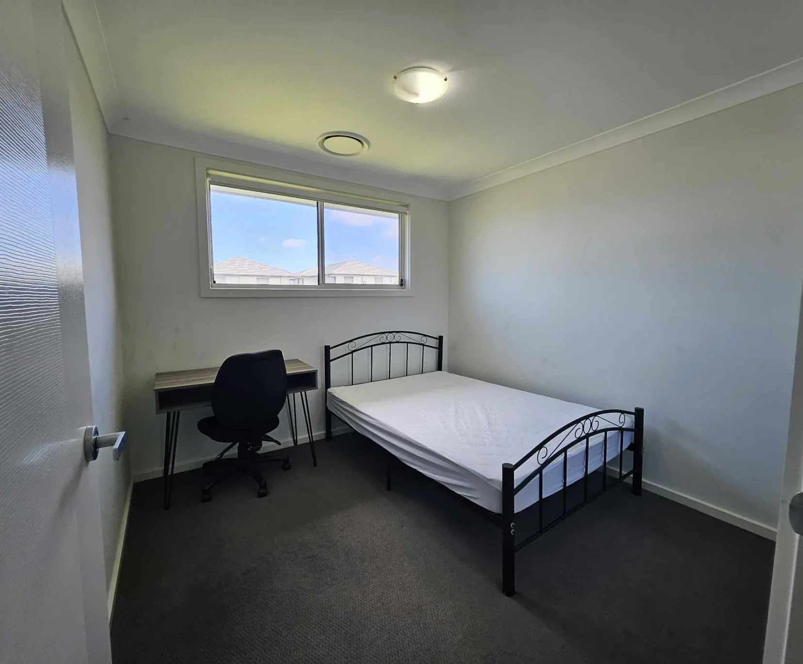 Room for Rent in Bardia, Sydney | $300, Furnished, Shared bathroom student accommodation in Sydney - img_16