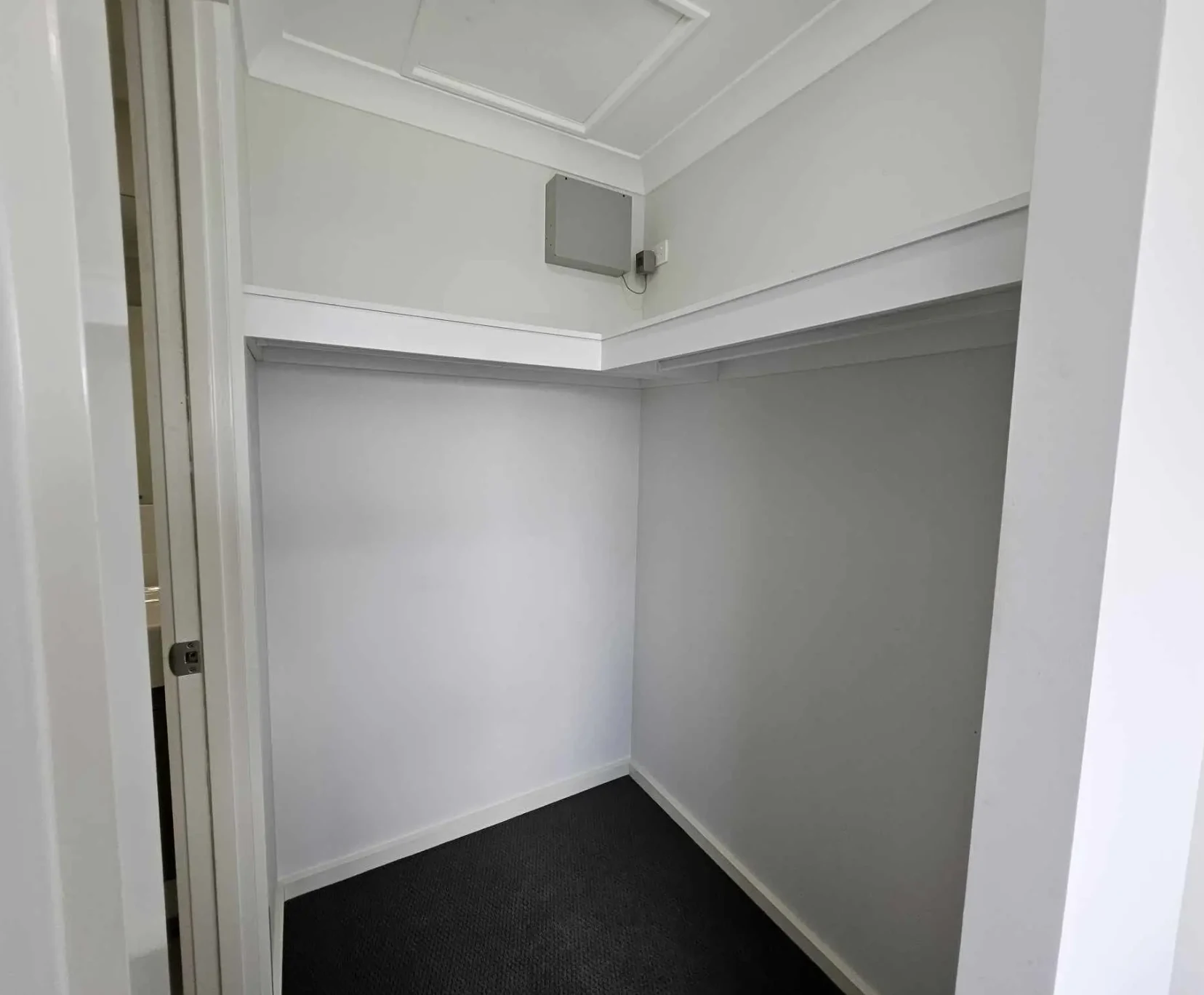 Room for Rent in Bardia, Sydney | $300, Furnished, Shared bathroom student accommodation in Sydney - img_18