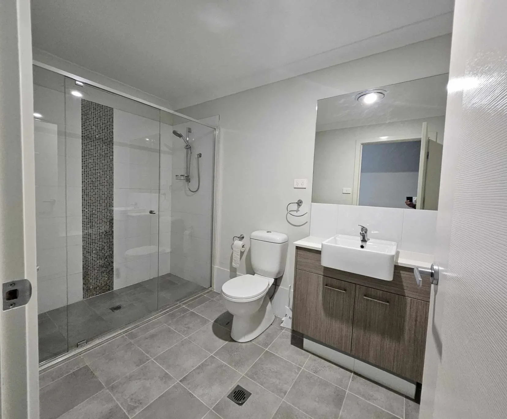 Room for Rent in Bardia, Sydney | $300, Furnished, Shared bathroom student accommodation in Sydney - img_19