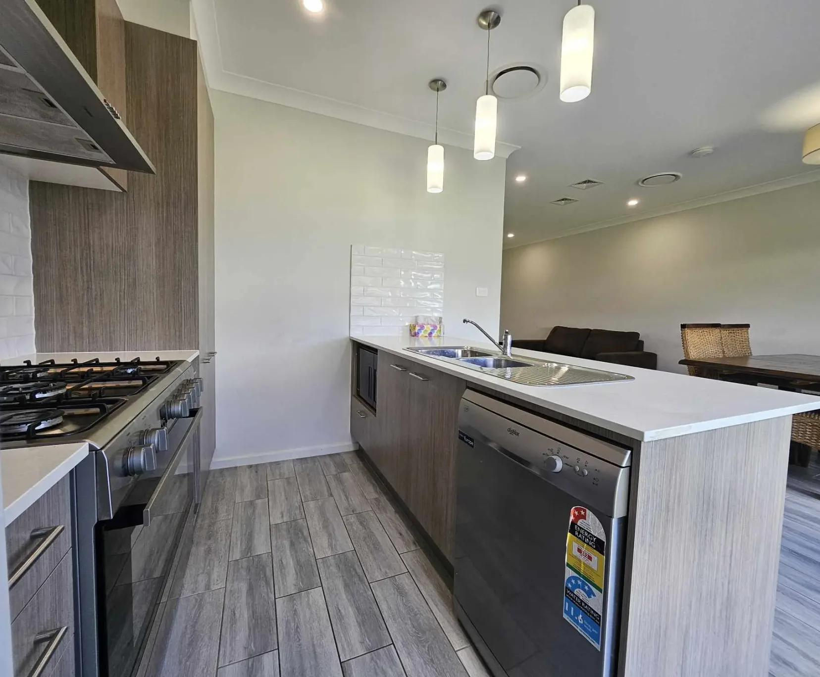 Room for Rent in Bardia, Sydney | $300, Furnished, Shared bathroom student accommodation in Sydney - img_20
