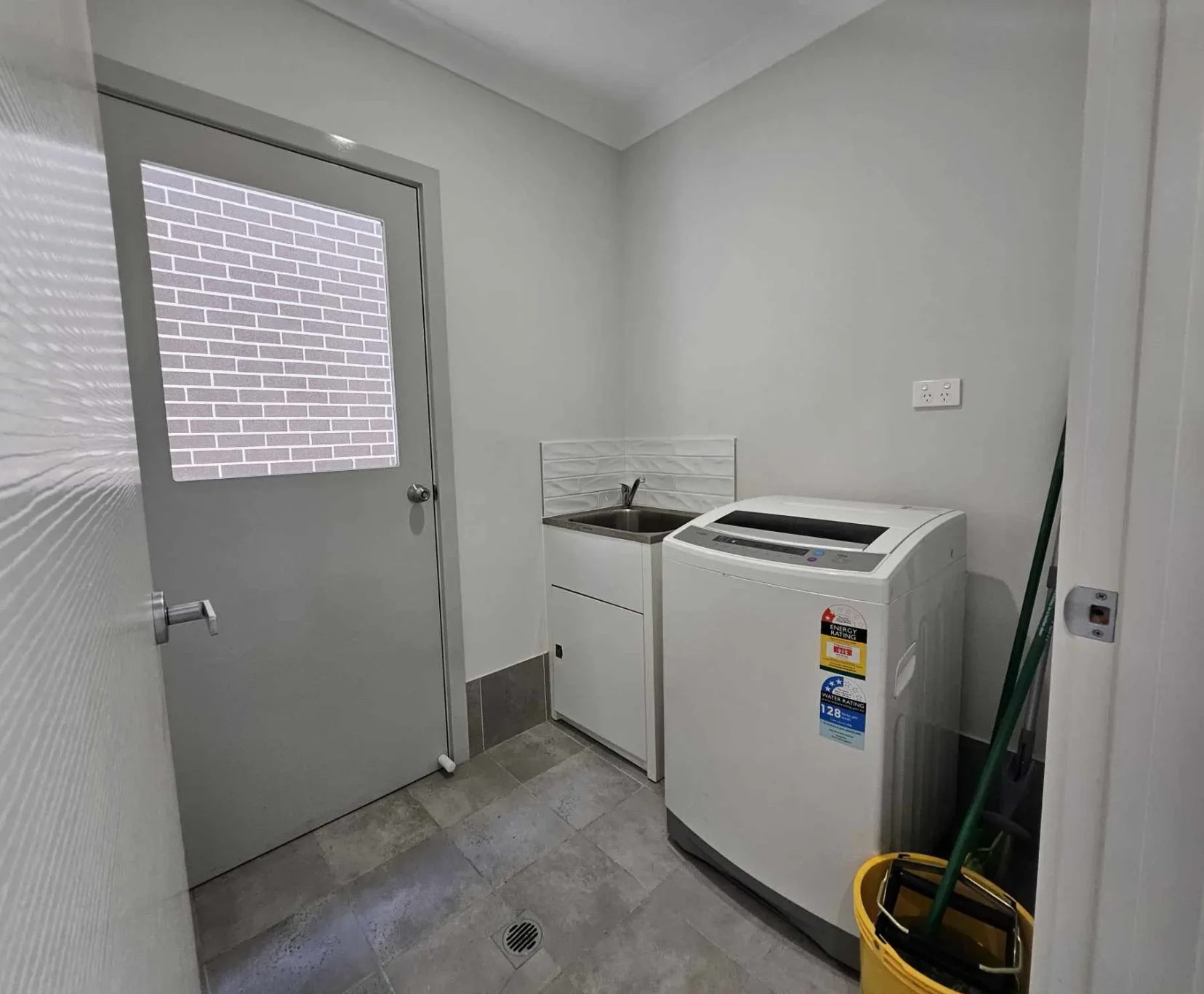 Room for Rent in Bardia, Sydney | $300, Furnished, Shared bathroom student accommodation in Sydney - img_23