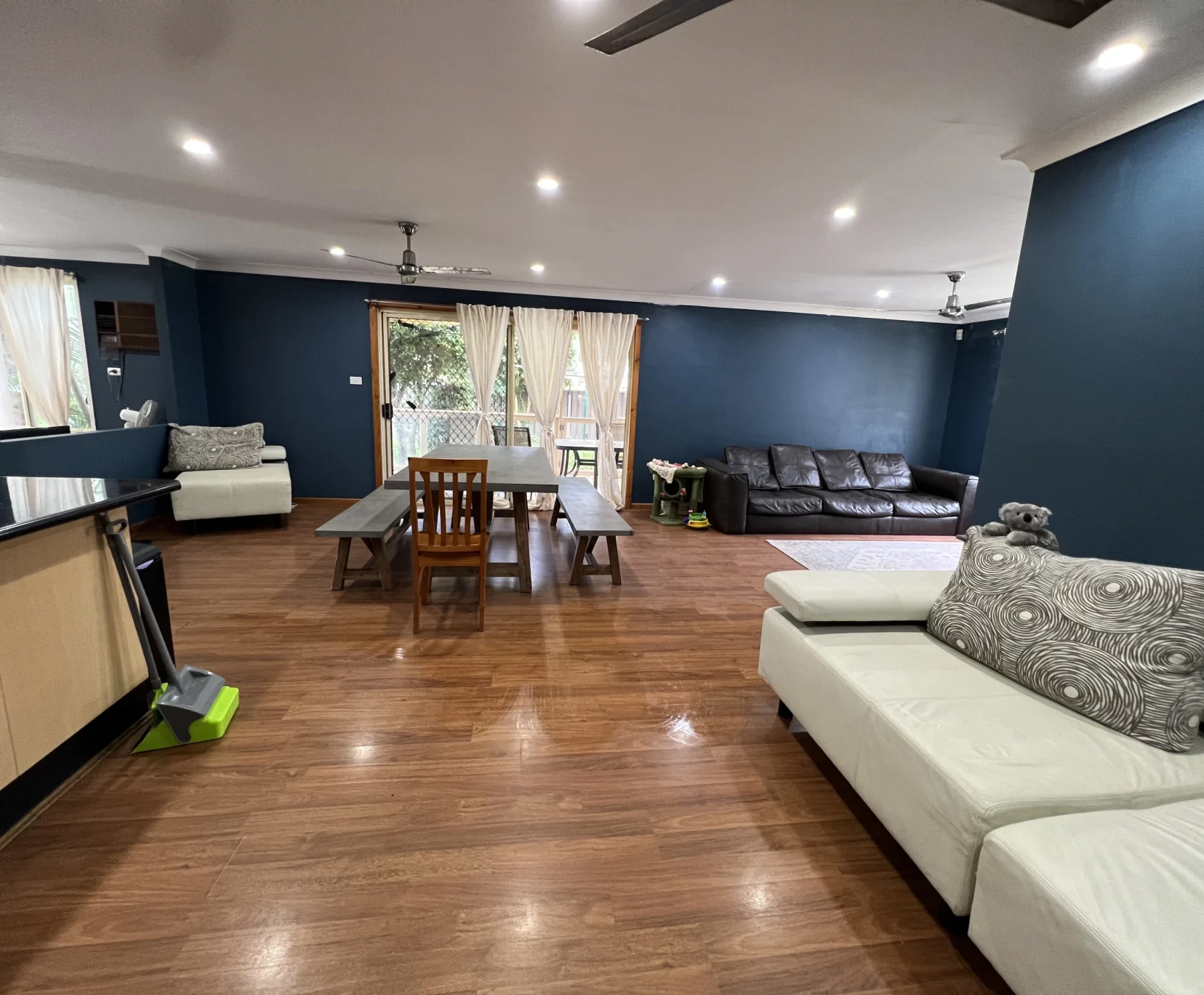 Room for Rent in Bardia, Sydney | $300, Furnished, Shared bathroom student accommodation in Sydney - img_5