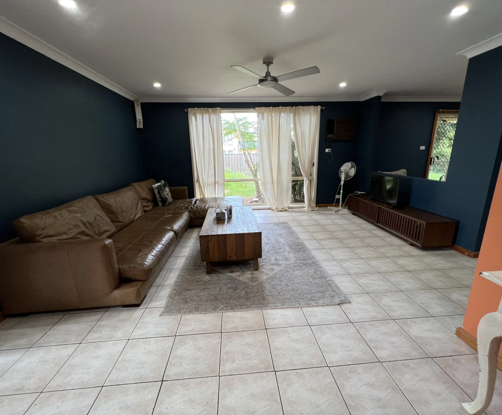 Room for Rent in Bardia, Sydney | $300, Furnished, Shared bathroom student accommodation in Sydney - img_7
