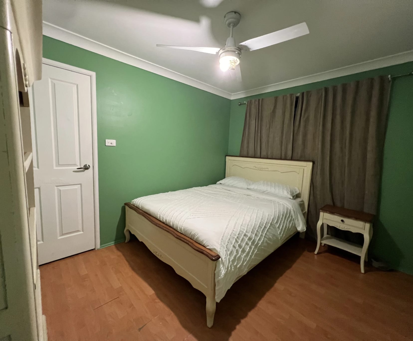 Room for Rent in Bardia, Sydney | $300, Furnished, Shared bathroom student accommodation in Sydney - img_8