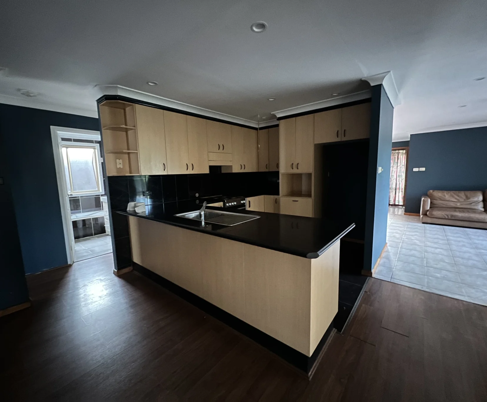 Room for Rent in Bardia, Sydney | $300, Furnished, Shared bathroom student accommodation in Sydney - img_9