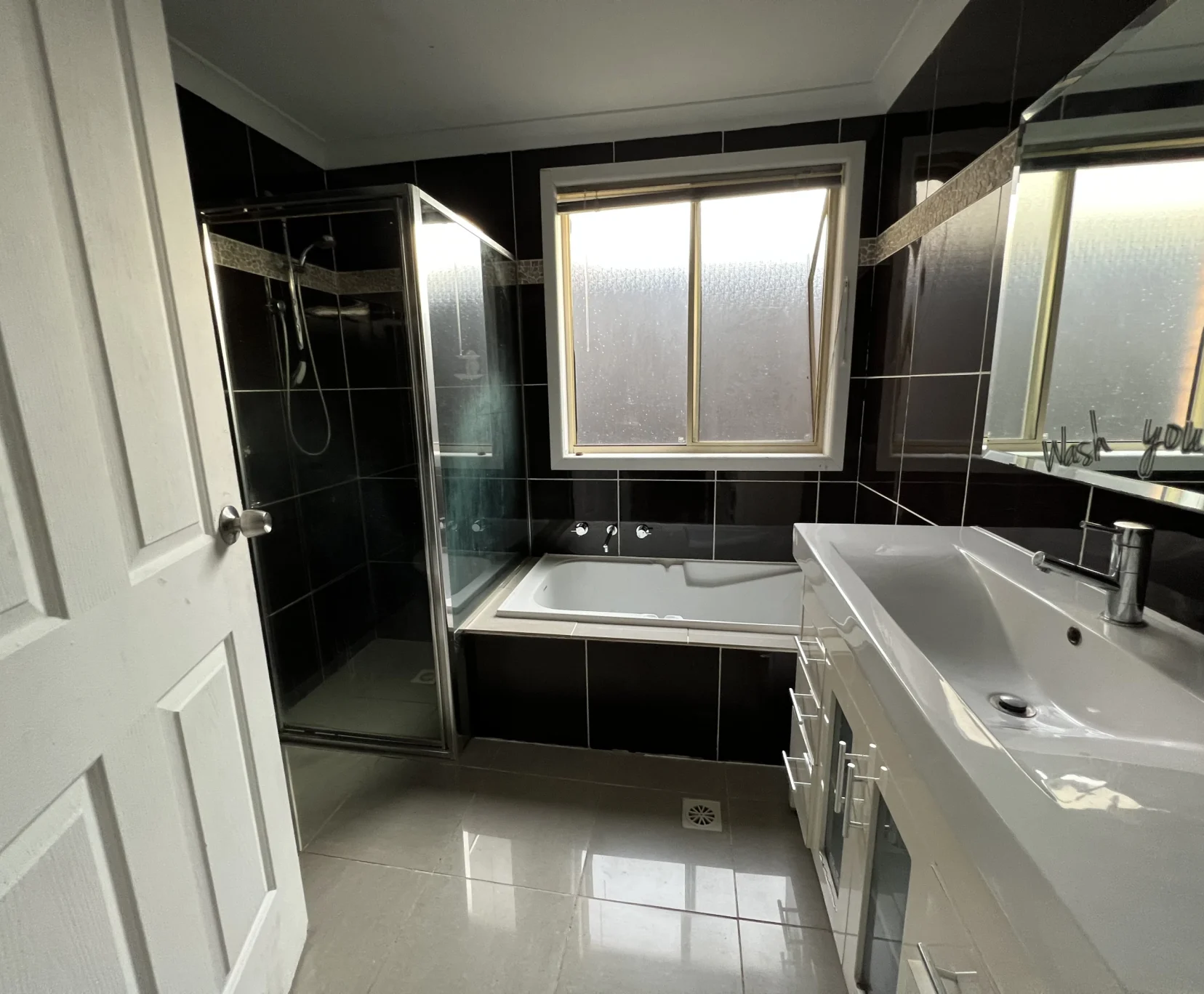 Room for Rent in Bardia, Sydney | $300, Furnished, Shared bathroom student accommodation in Sydney - img_12