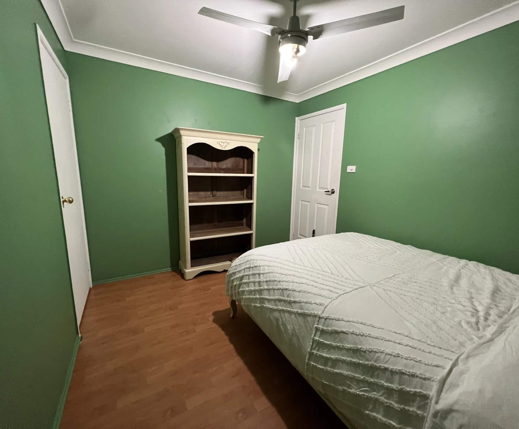 Room for Rent in Bardia, Sydney | $300, Furnished, Shared bathroom student accommodation in Sydney - img_17