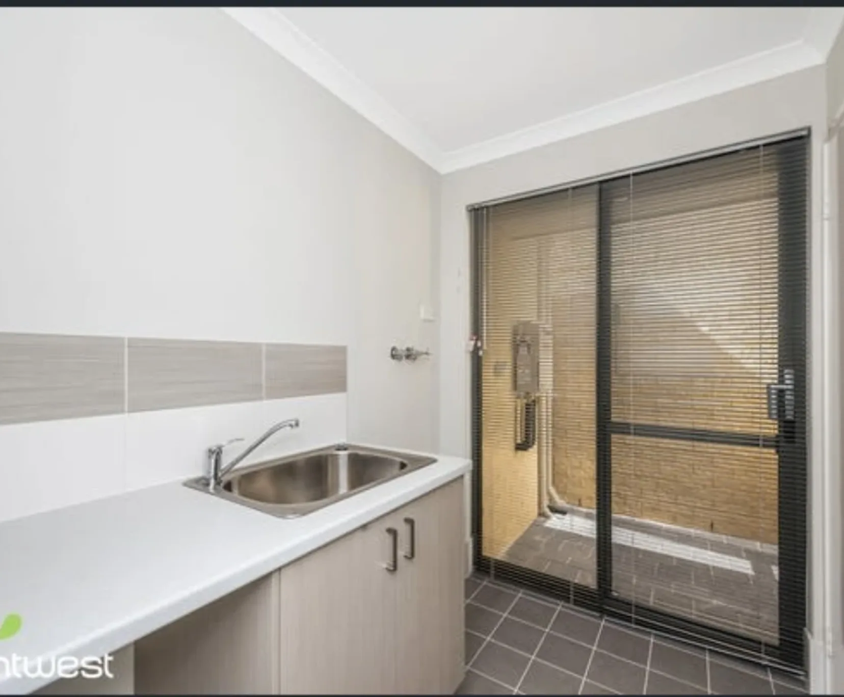 2 Rooms for Rent in Hilbert, Perth | $320, Unfurnished, Shared bathroom student accommodation in Perth - img_4