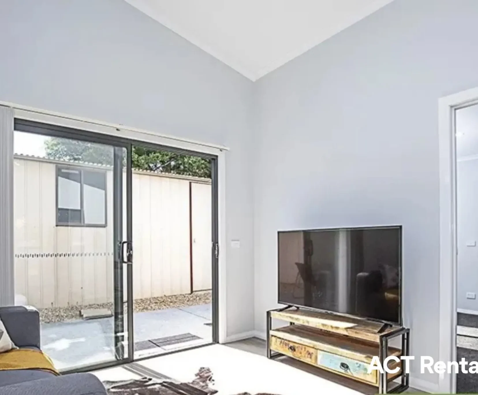 Room for Rent in Wanniassa, Canberra | $260, Furnished, Shared bathroom student accommodation in Canberra - img_2