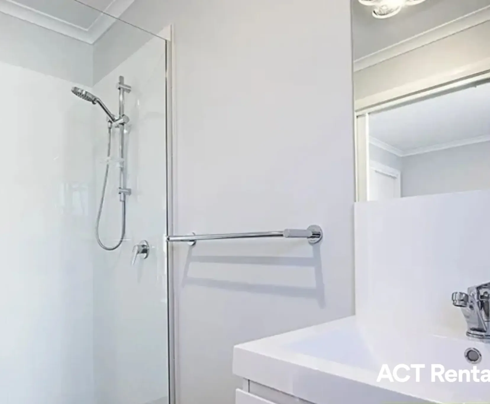 Room for Rent in Wanniassa, Canberra | $260, Furnished, Shared bathroom student accommodation in Canberra - img_4